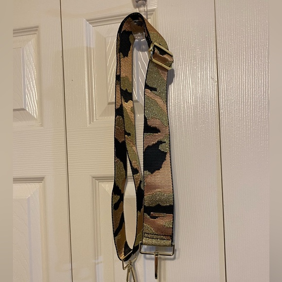 THOMAS & LEE Black and Gold Camouflage Guitar Purse Strap - Picture 2 of 7